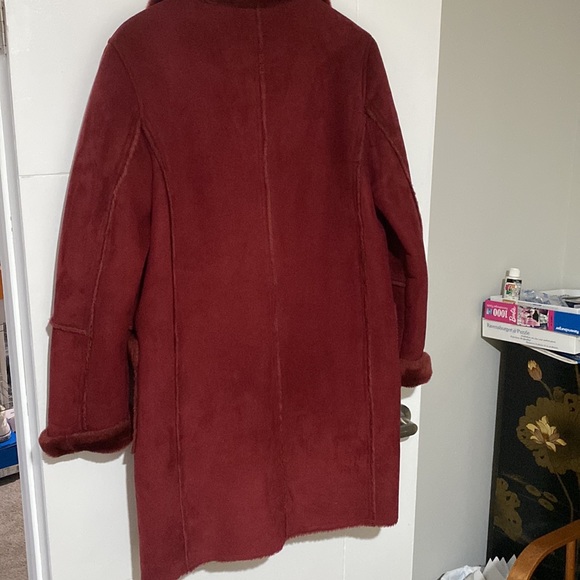 Red coat - Picture 7 of 8